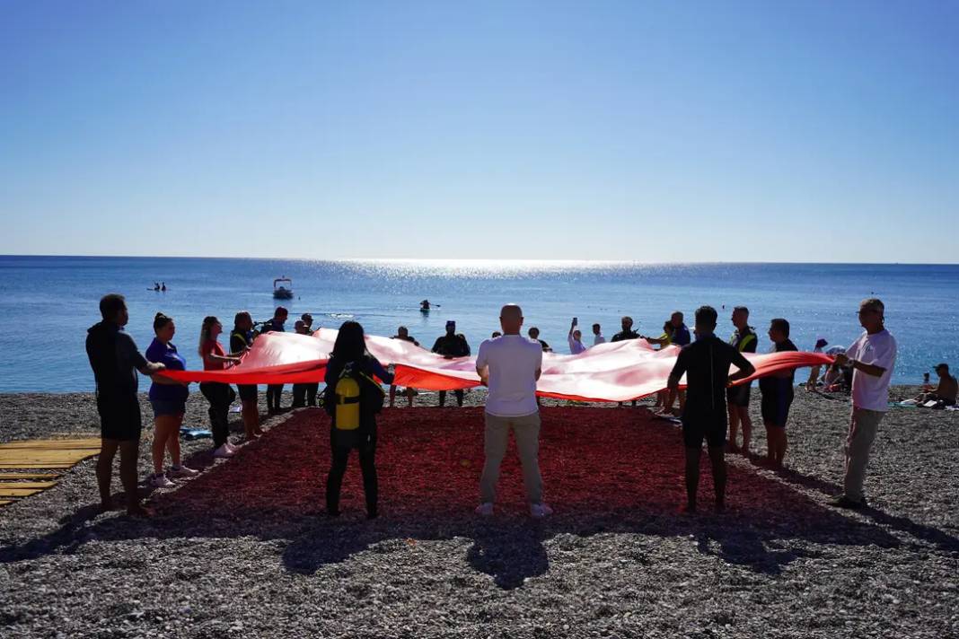 Antalyalı Dalgıçlar Cumhuriyet İçin Akdeniz'de Bayrak Açtı 8